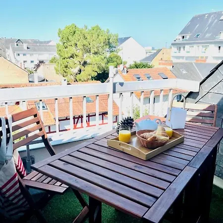 Апартаменты Bright Cocoon With Terrace Near