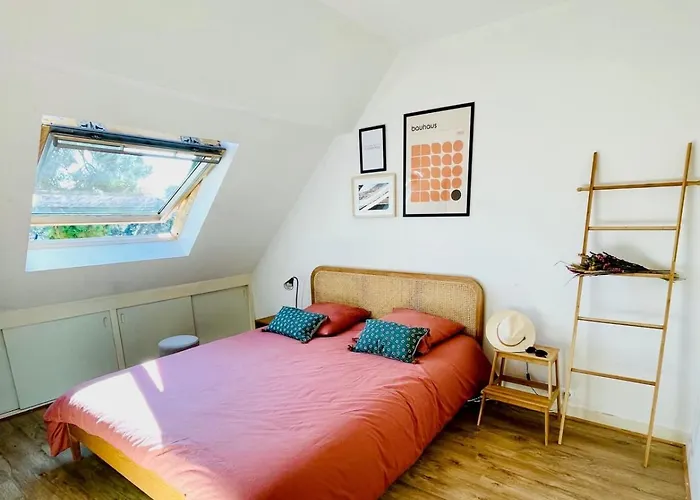 Bright Cocoon With Terrace Near *